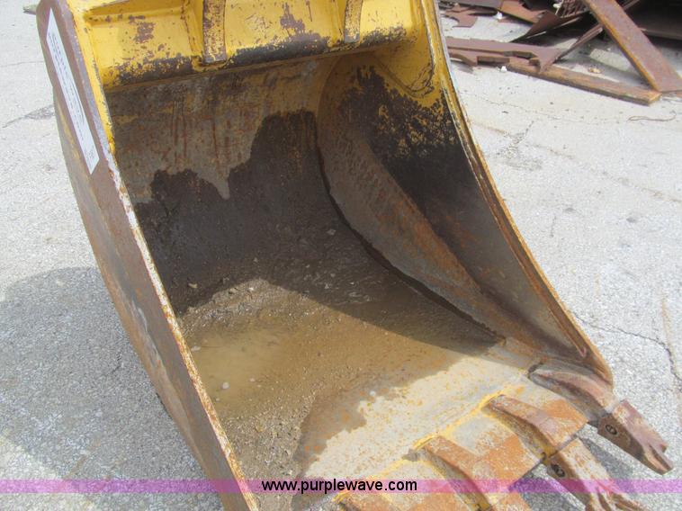 image for item F8817 24"W backhoe bucket