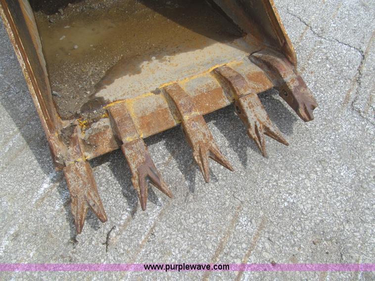 image for item F8817 24"W backhoe bucket