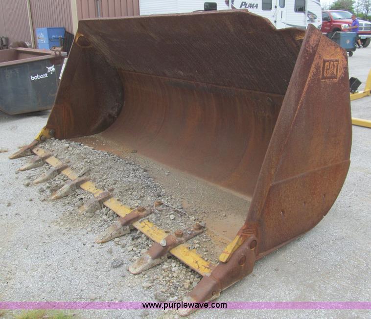 image for item F8841 Caterpillar 126"W loader bucket