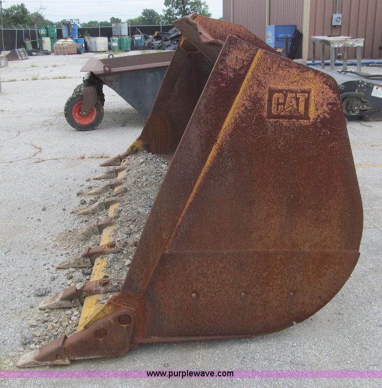 image for item F8841 Caterpillar 126"W loader bucket