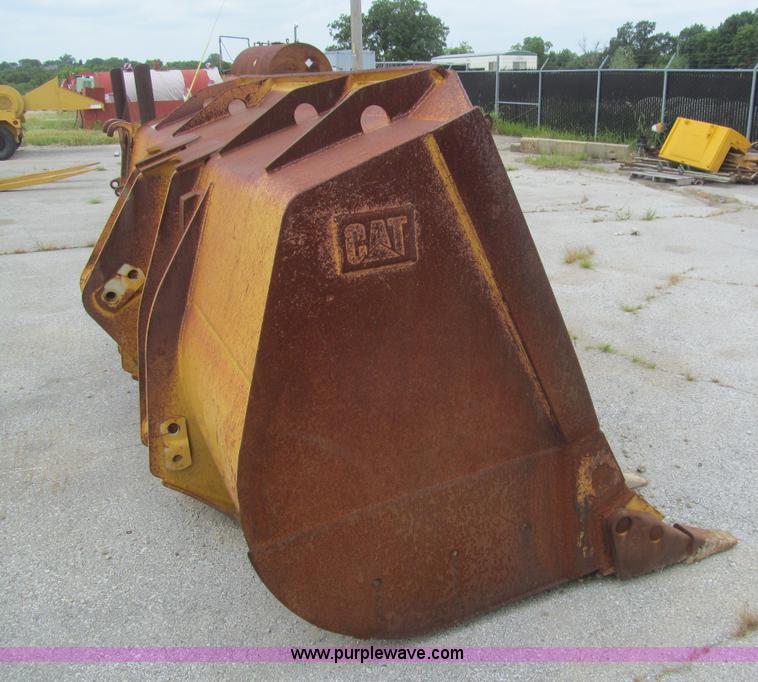 image for item F8841 Caterpillar 126"W loader bucket