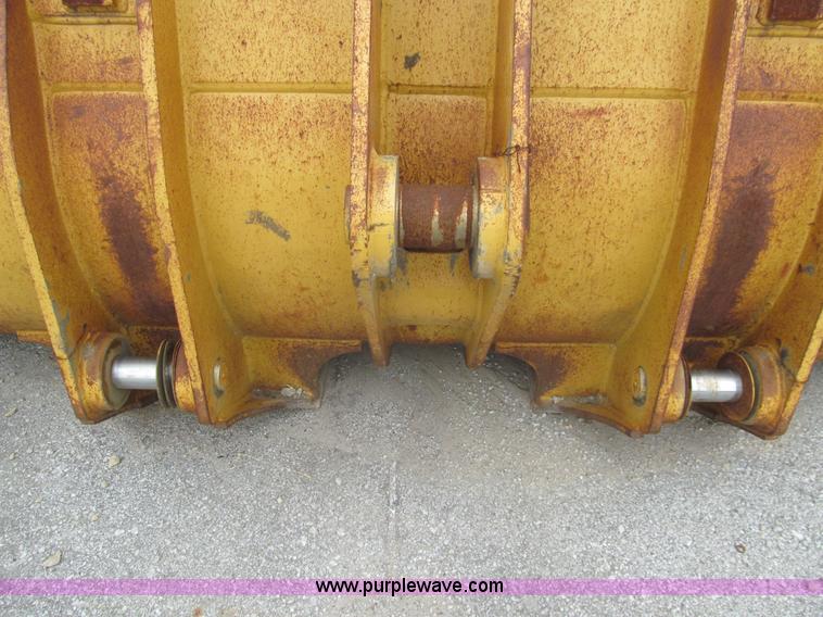 image for item F8841 Caterpillar 126"W loader bucket