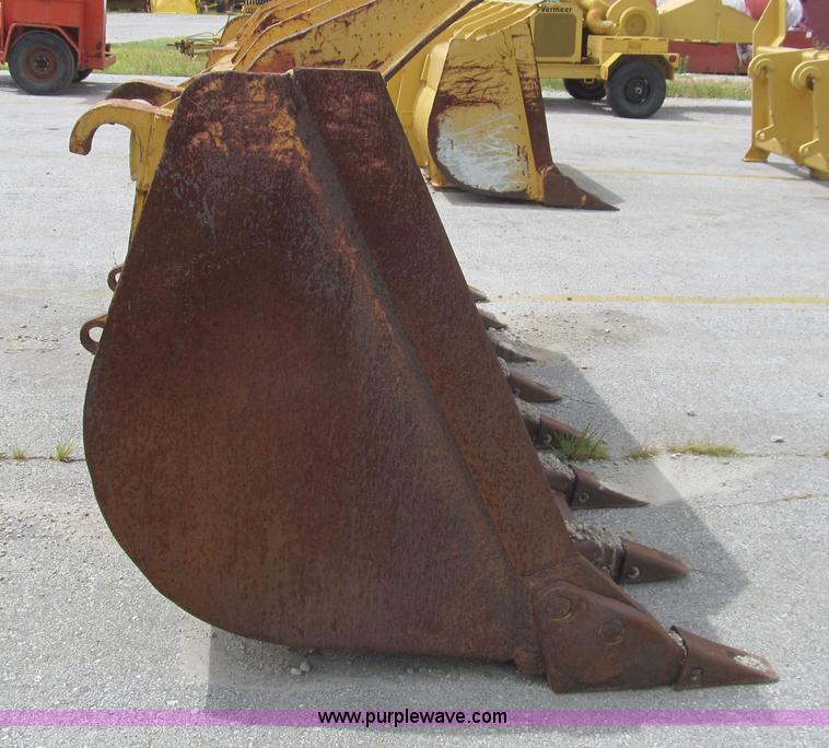 image for item F8844 Caterpillar 973 bucket