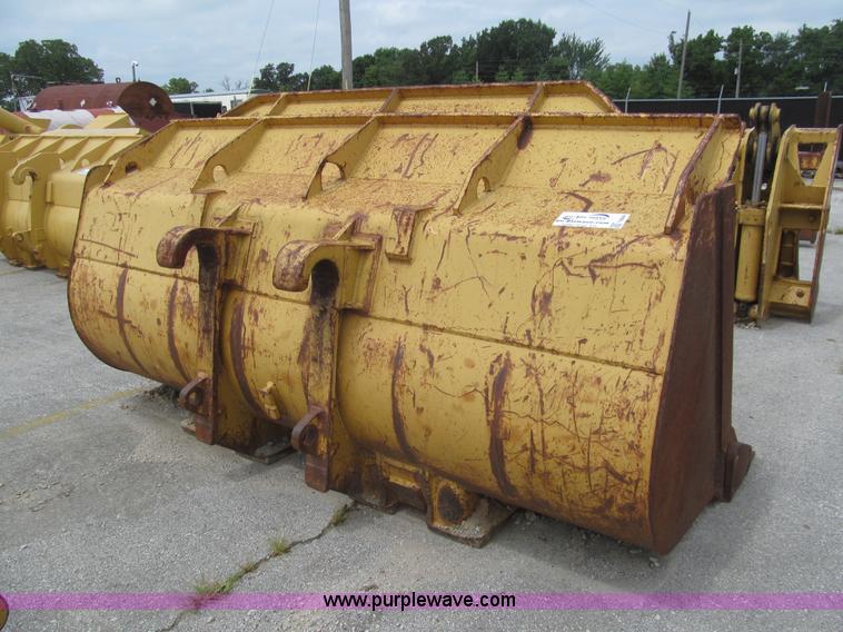 image for item F8844 Caterpillar 973 bucket