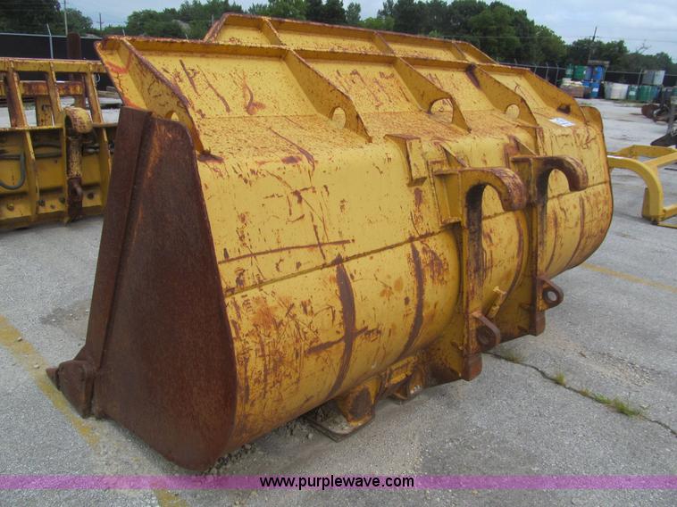 image for item F8844 Caterpillar 973 bucket