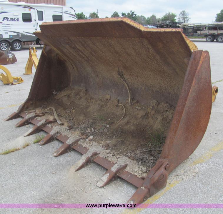 image for item F8844 Caterpillar 973 bucket