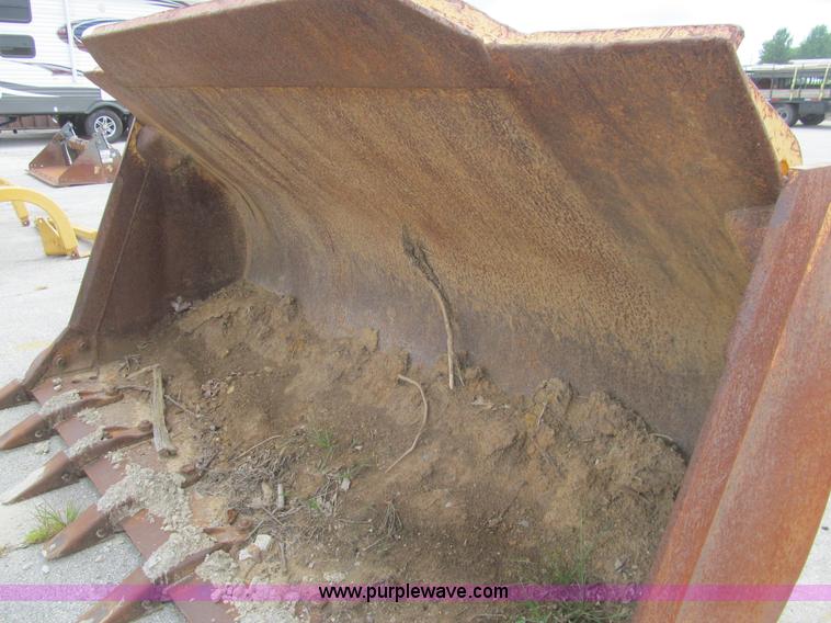 image for item F8844 Caterpillar 973 bucket
