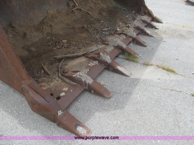 image for item F8844 Caterpillar 973 bucket