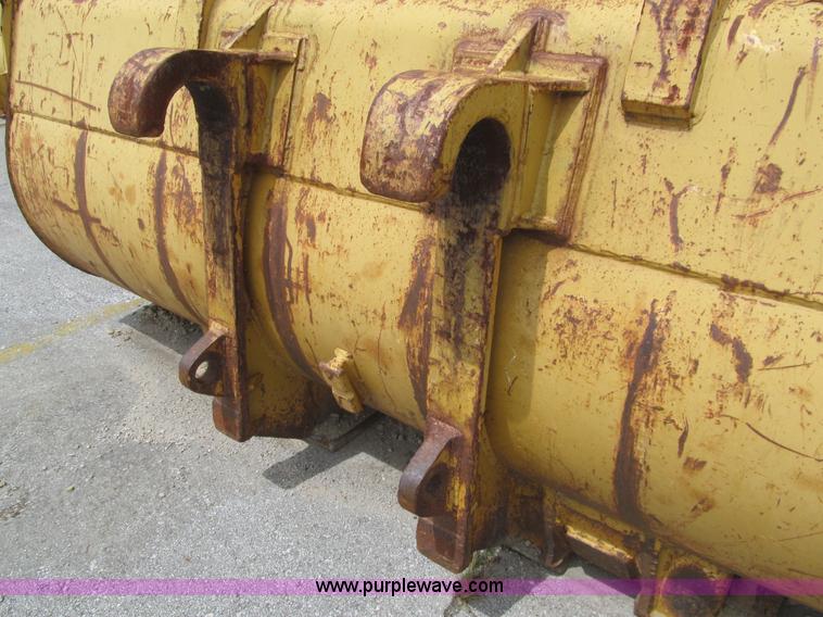 image for item F8844 Caterpillar 973 bucket