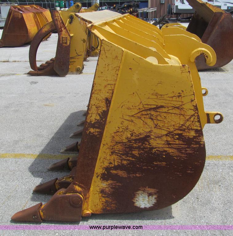 image for item F8847 Caterpillar 963 bucket