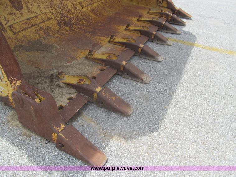 image for item F8847 Caterpillar 963 bucket