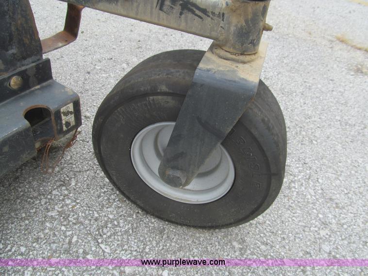 image for item F8854 2006 Bobcat Sweeper 84 broom