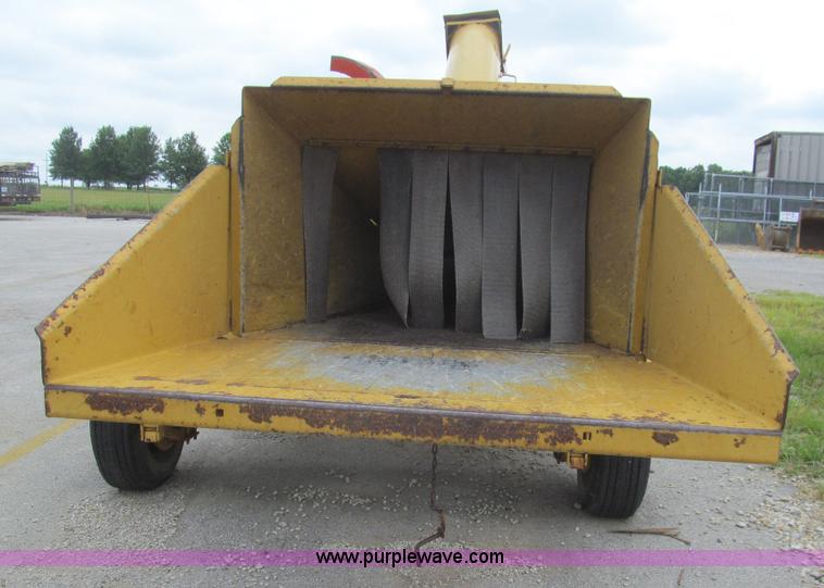 image for item F8857 Vermeer 1600A wood chipper