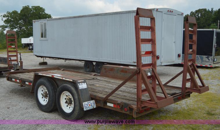 image for item F8865 2000 Towmaster trailer