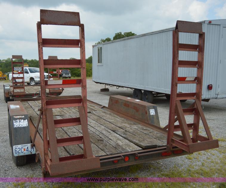 image for item F8865 2000 Towmaster trailer