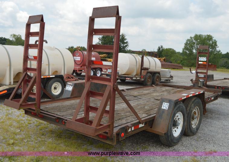 image for item F8865 2000 Towmaster trailer