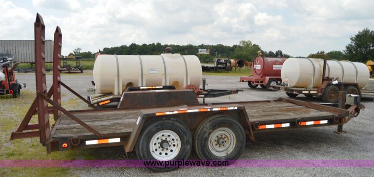image for item F8865 2000 Towmaster trailer