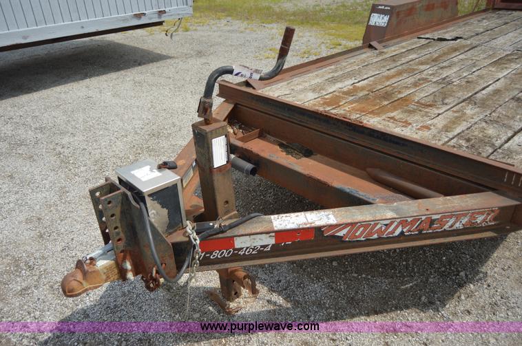 image for item F8865 2000 Towmaster trailer