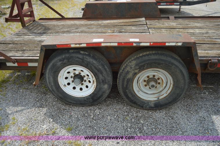 image for item F8865 2000 Towmaster trailer