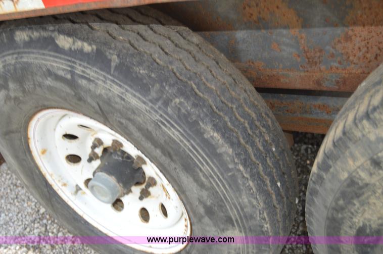 image for item F8865 2000 Towmaster trailer