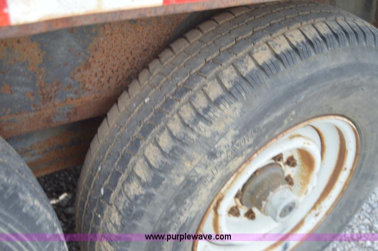 image for item F8865 2000 Towmaster trailer