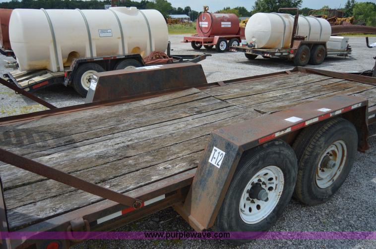 image for item F8865 2000 Towmaster trailer