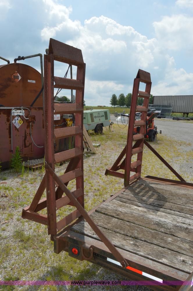 image for item F8865 2000 Towmaster trailer