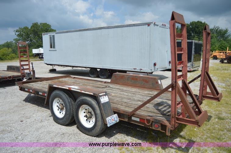 image for item F8865 2000 Towmaster trailer
