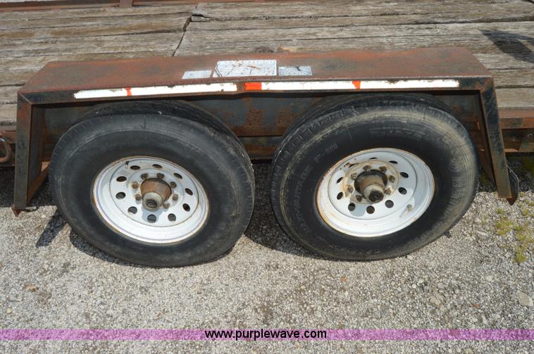 image for item F8865 2000 Towmaster trailer