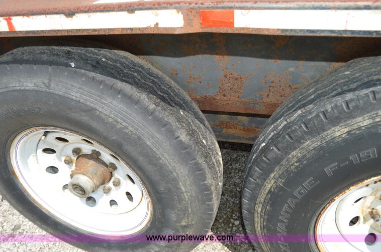 image for item F8865 2000 Towmaster trailer