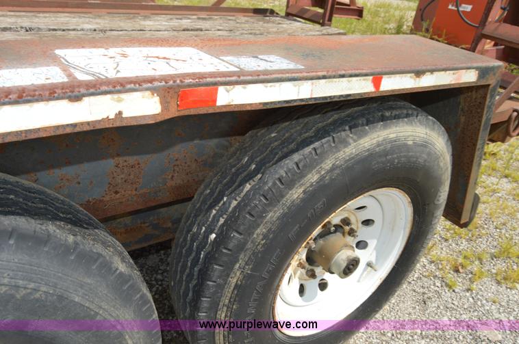 image for item F8865 2000 Towmaster trailer