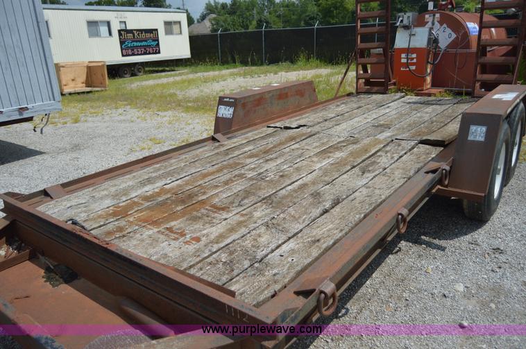 image for item F8865 2000 Towmaster trailer