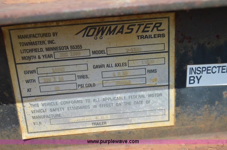 image for item F8865 2000 Towmaster trailer