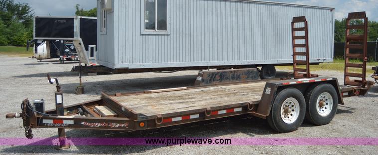 image for item F8866 2000 Towmaster trailer