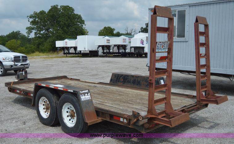 image for item F8866 2000 Towmaster trailer