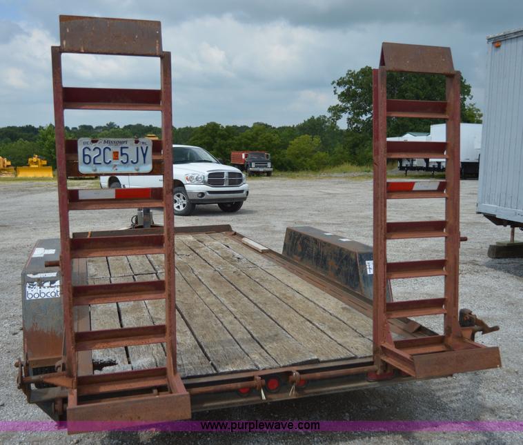 image for item F8866 2000 Towmaster trailer