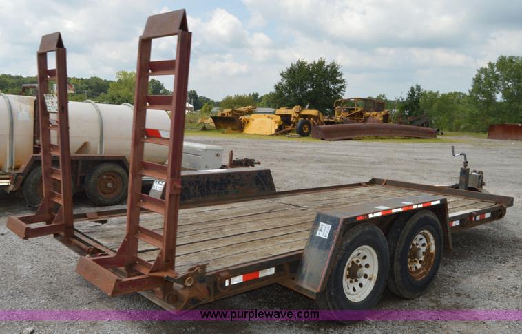 image for item F8866 2000 Towmaster trailer