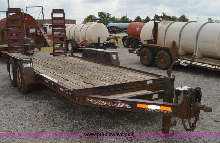 image for item F8866 2000 Towmaster trailer