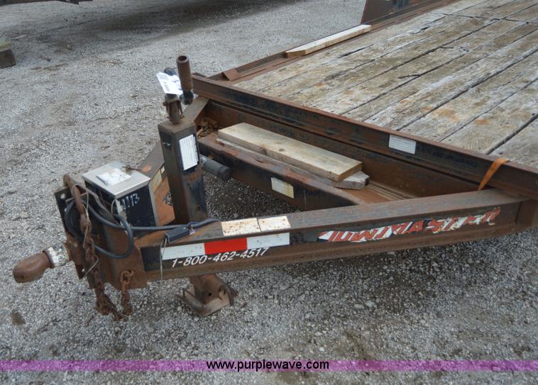 image for item F8866 2000 Towmaster trailer