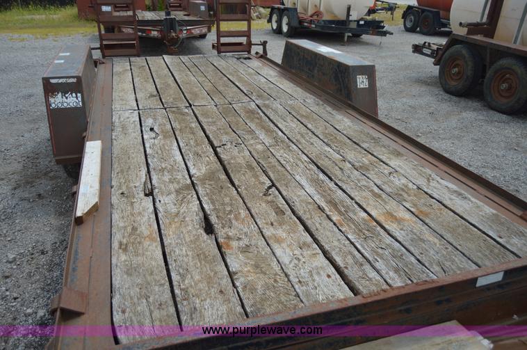 image for item F8866 2000 Towmaster trailer