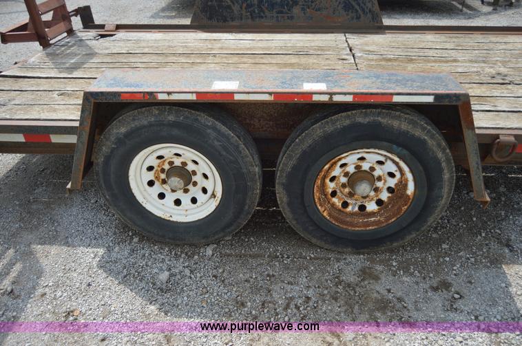 image for item F8866 2000 Towmaster trailer