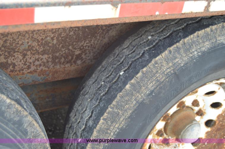 image for item F8866 2000 Towmaster trailer