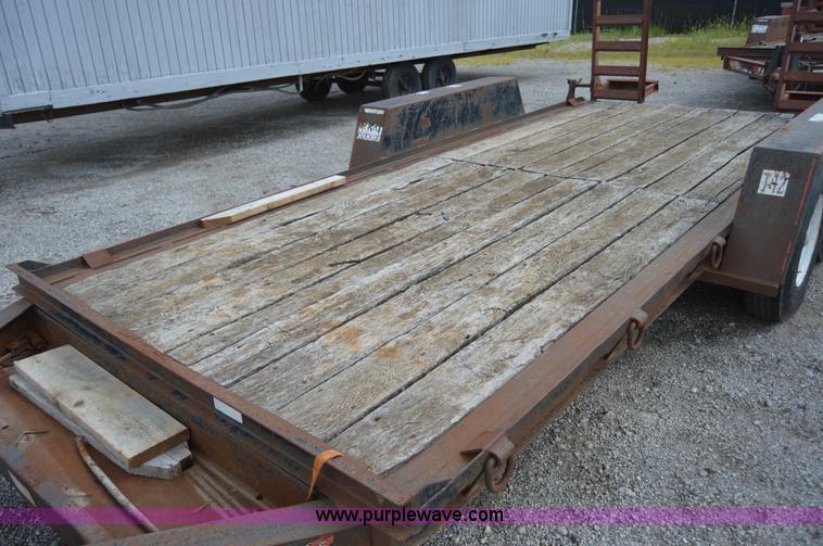 image for item F8866 2000 Towmaster trailer