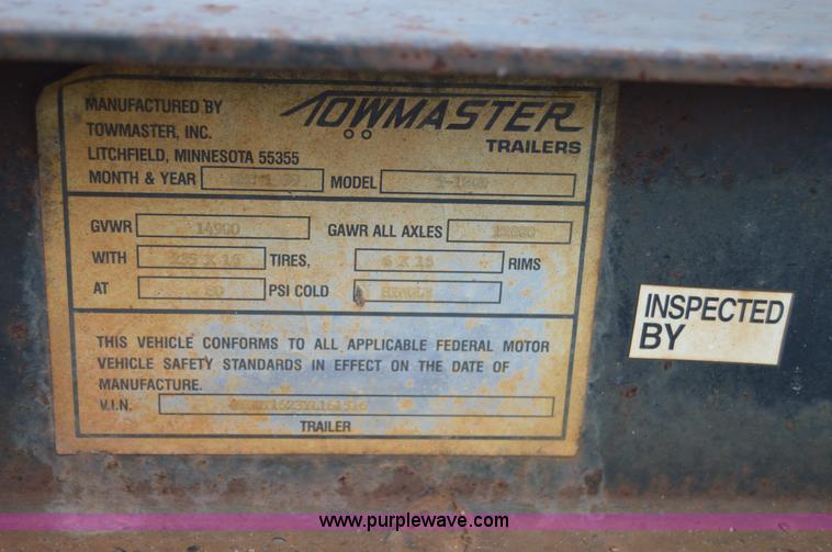 image for item F8866 2000 Towmaster trailer