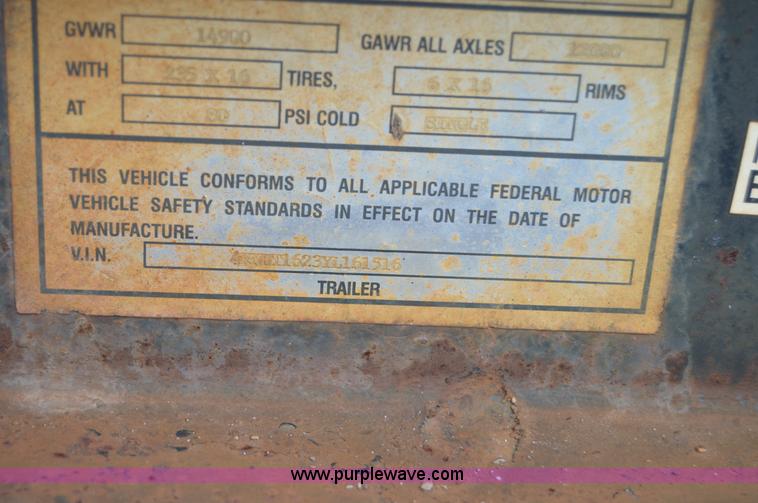 image for item F8866 2000 Towmaster trailer