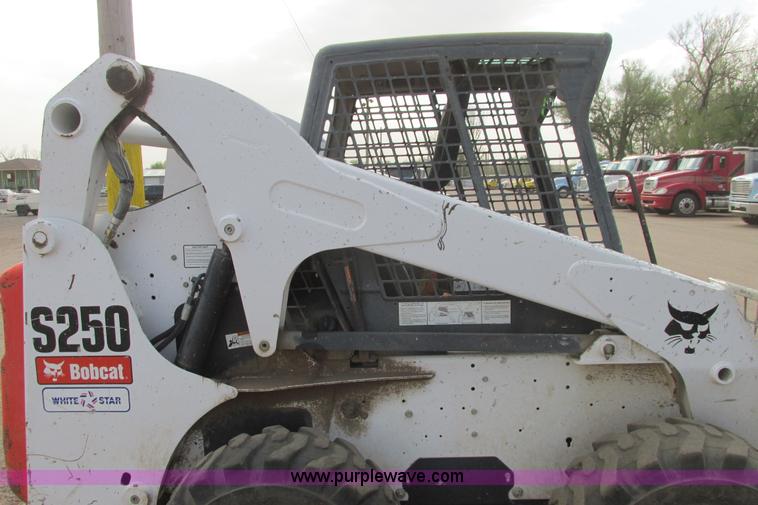 image for item G8294 2008 Bobcat S250 skid steer