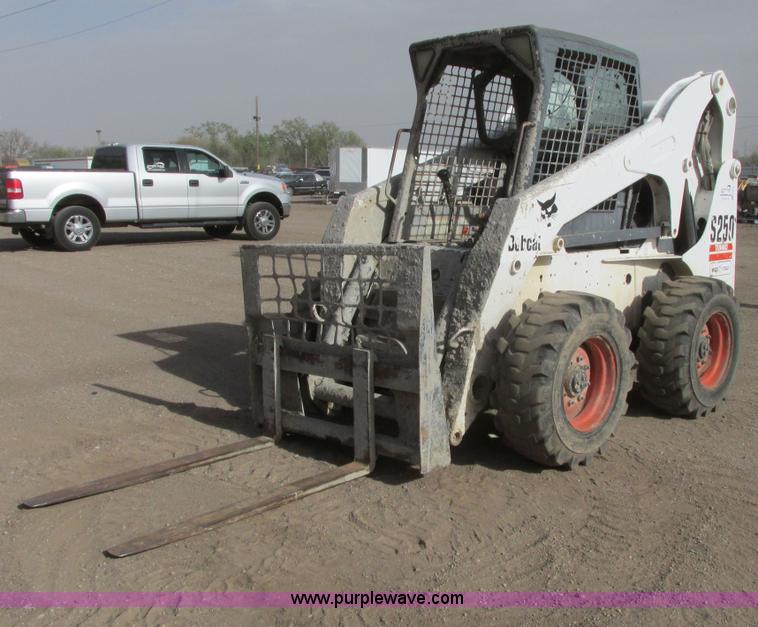image for item G8295 2005 Bobcat S250 skid steer