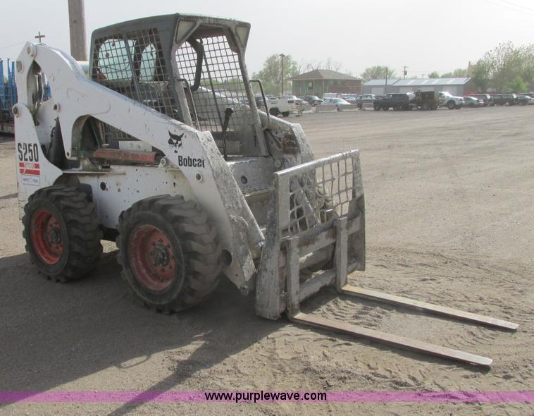 image for item G8295 2005 Bobcat S250 skid steer