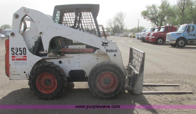 image for item G8295 2005 Bobcat S250 skid steer
