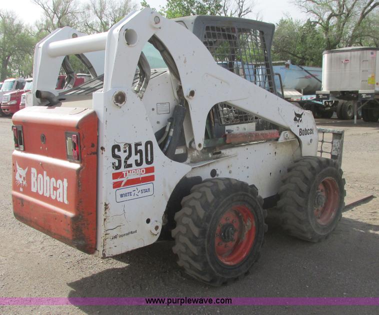 image for item G8295 2005 Bobcat S250 skid steer